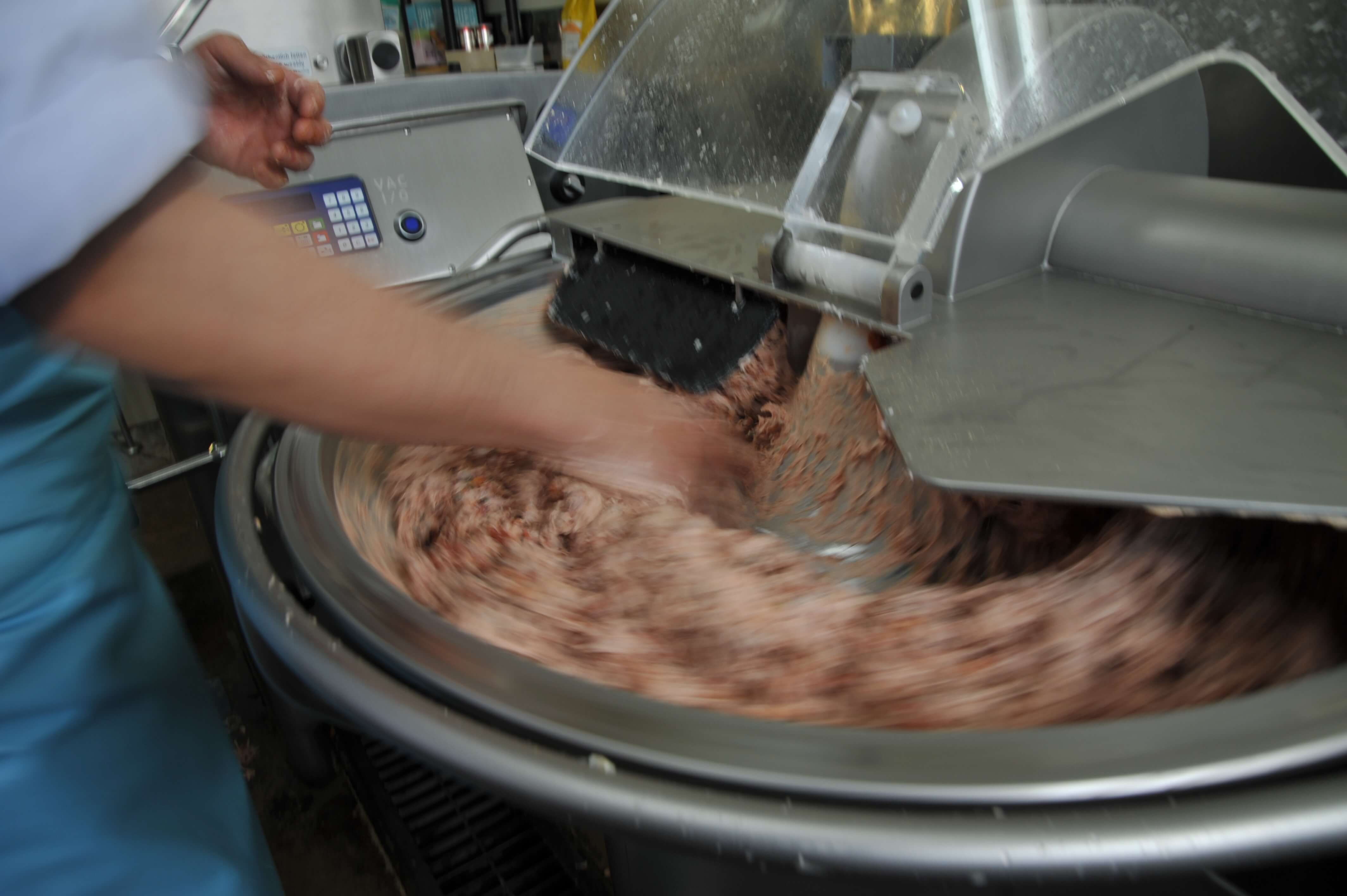 豚は化学肥料を使わずに飼育した県産のものを使用しています。