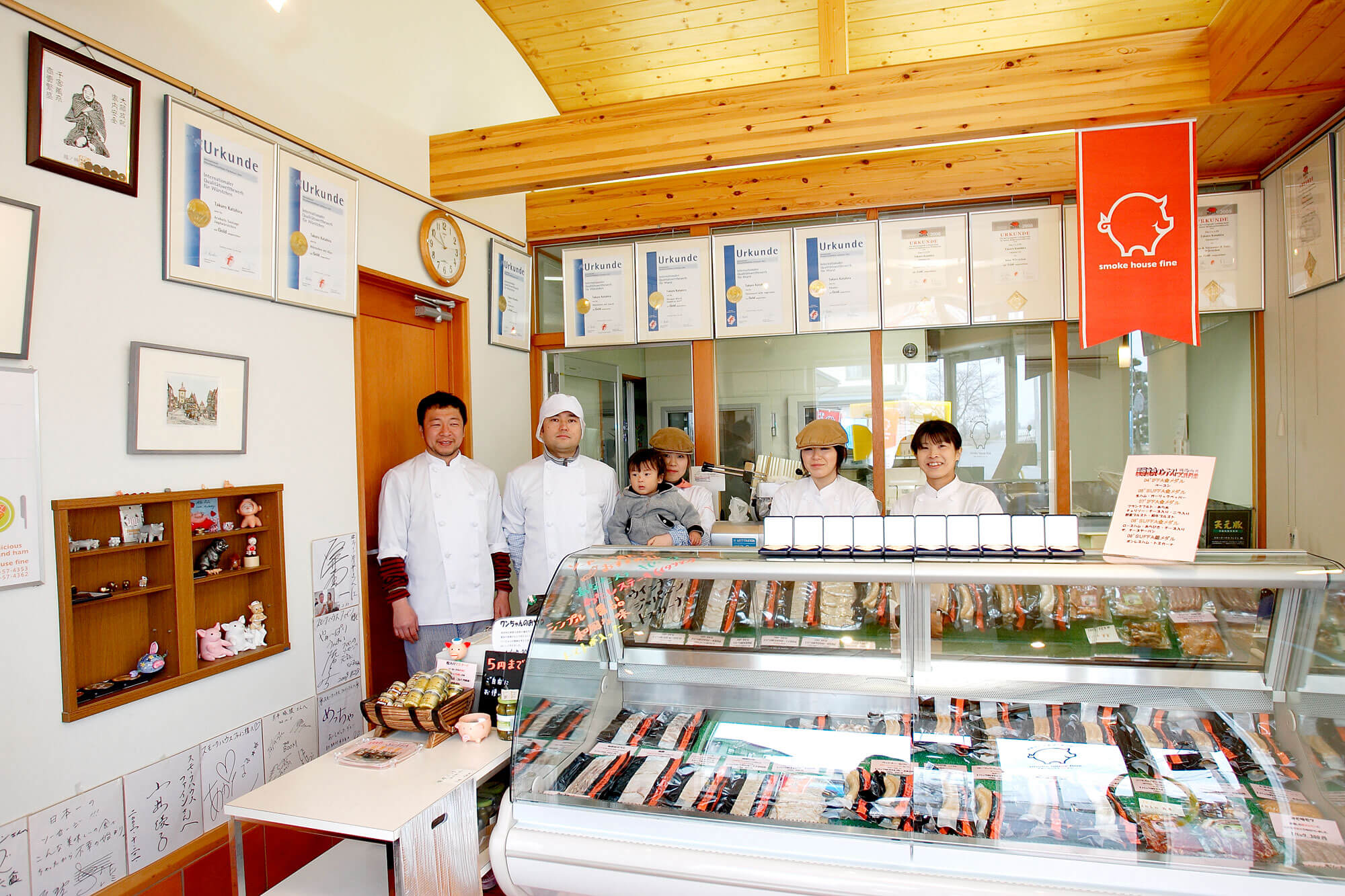 2004年にオープンした暖かい雰囲気の店舗。