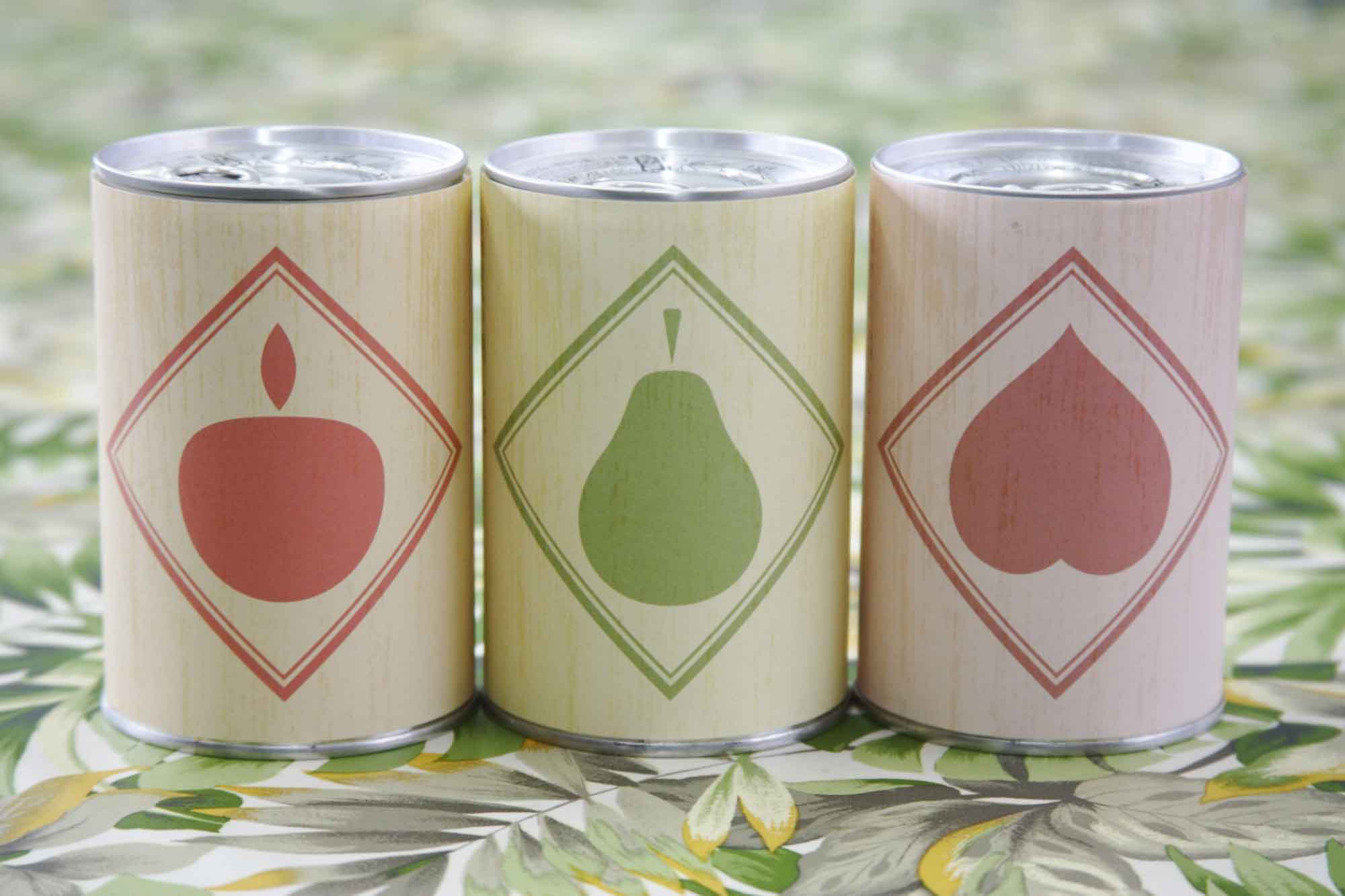 山形県アンテナショップおいしい山形　つくり手を訪ねて｜宮澤食品株式会社：東北芸術工科大学生デザインのパッケージ。缶詰の中身を表すような、果物のイラストだけのシンプルなデザイン。