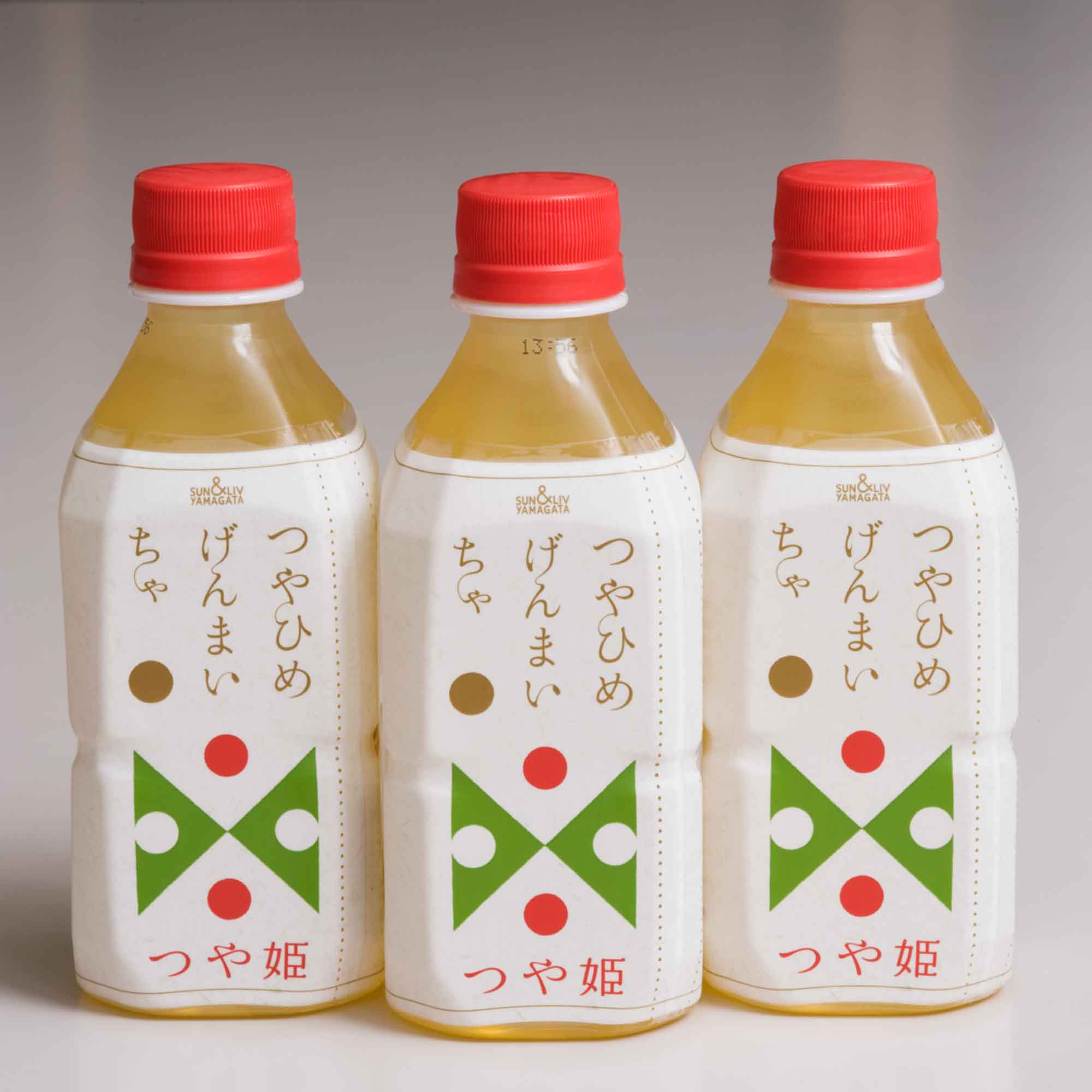 山形県アンテナショップおいしい山形　つくり手を訪ねて｜山形食品株式会社：
                キャップを開けると、玄米の香ばしい香り広がる「つやひめげんまいちゃ」。食事のお供にぴったりです。