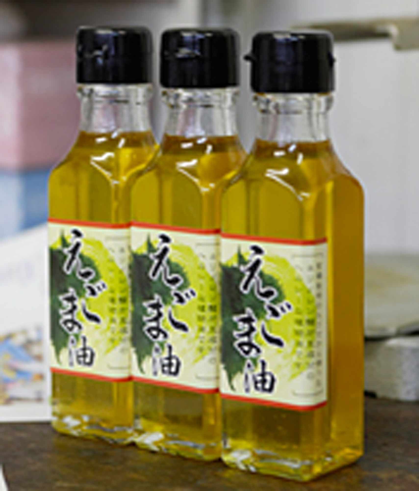 山形県アンテナショップおいしい山形　つくり手を訪ねて｜戸沢村エゴマの会：香ばしいゴマならではの香りが楽しめる無添加エゴマ油。