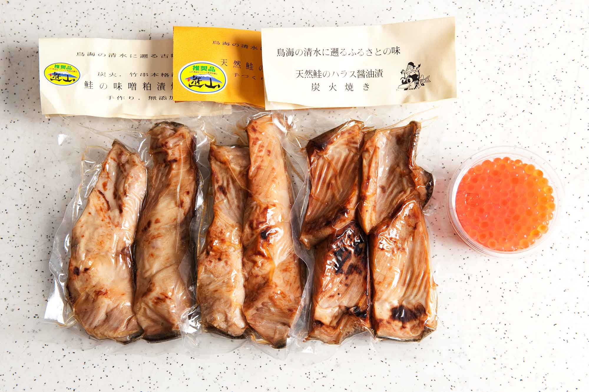 山形県アンテナショップおいしい山形　つくり手を訪ねて｜鮭の味噌粕漬焼きやハラスの醤油漬焼きなどを販売。酒粕には地元の酒造蔵・東北泉の酒粕を使用しています。