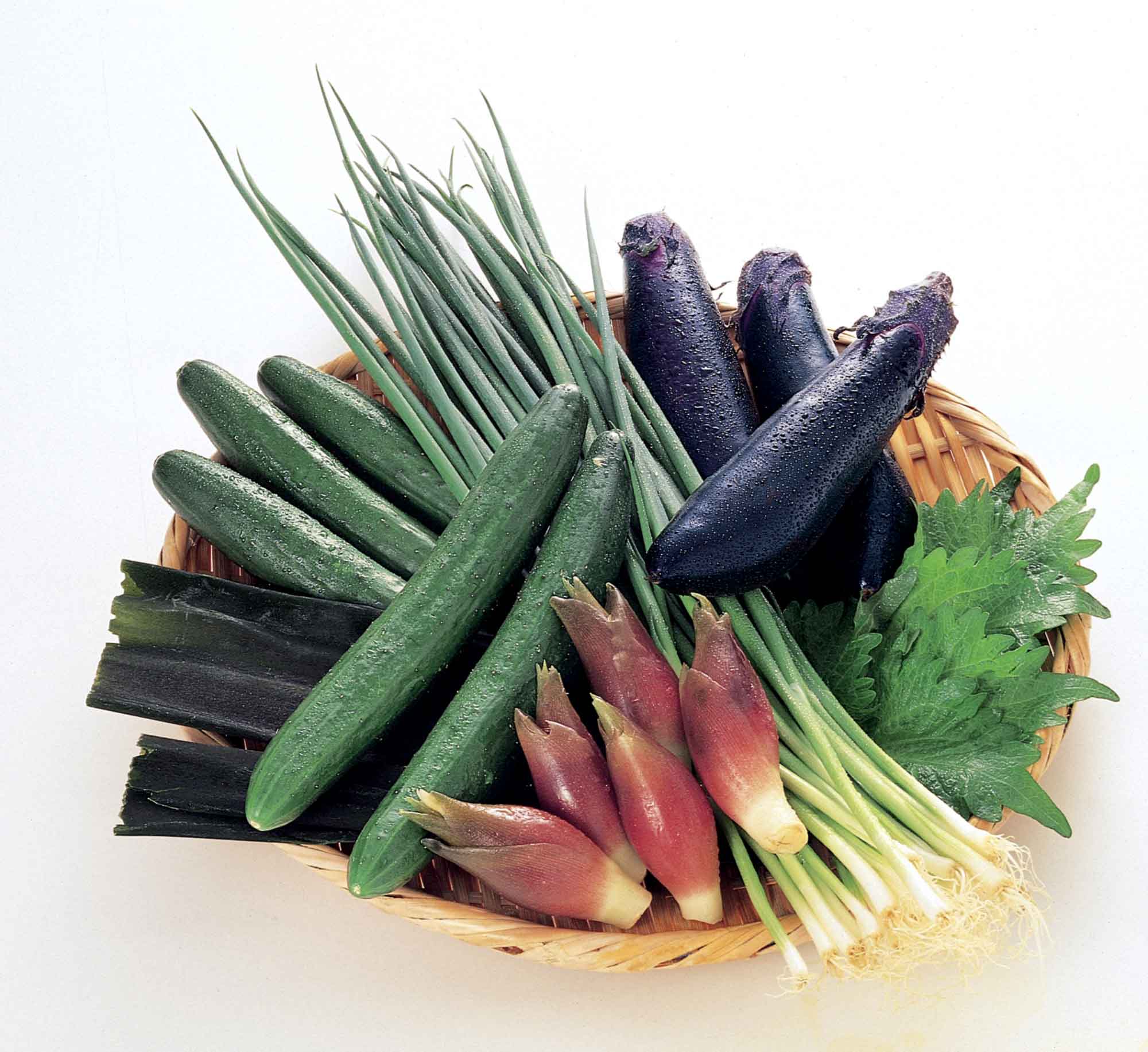 山形県アンテナショップおいしい山形　つくり手を訪ねて｜株式会社マルハチ：
                旬のきゅうり、なす、香味野菜などがそれぞれの個性を引き立てあう。