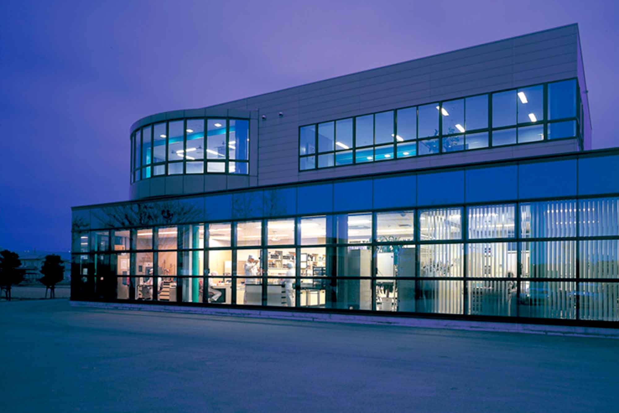 山形県アンテナショップおいしい山形　つくり手を訪ねて｜株式会社マルハチ：
                日夜、より美味しい製品づくりを研究するマルハチの研究センター。