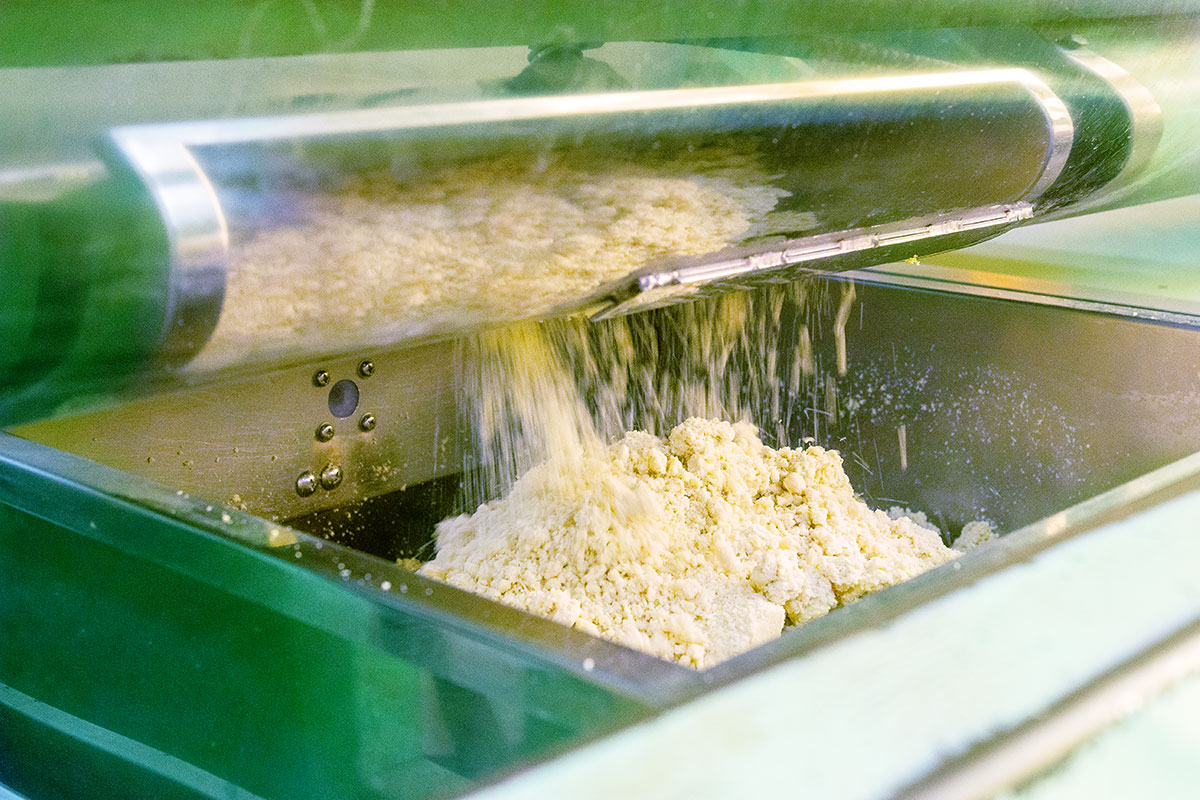 独自のブレンドで小麦粉を配合